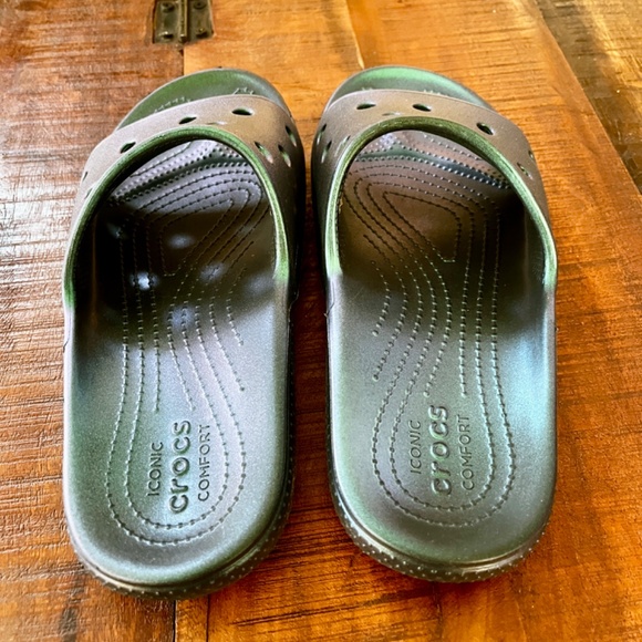 CROCS Iconic Comfort Iridescent Green Sandal Slides - Women's 9, Men's 7 - Picture 4 of 9